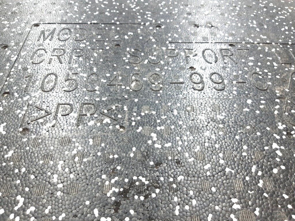 3 1050469-99-C 캐비티 필링 패널 (1 열) Tesla 모델 X를 구동하는 기본 카펫 지원 1050469-99-C